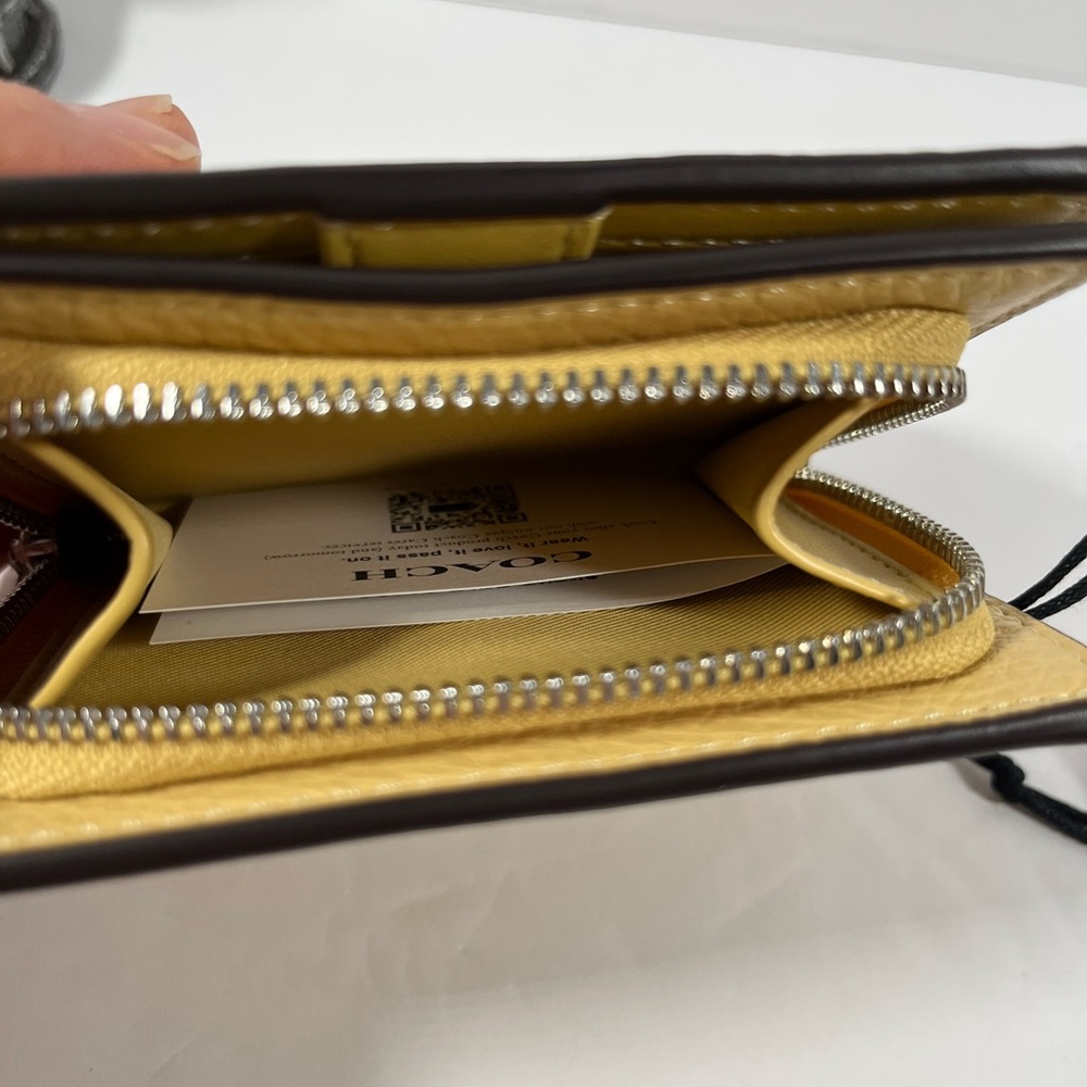 Coach X Peanuts Snap Wallet With Charlie Brown NWT - Picture 3 of 4
